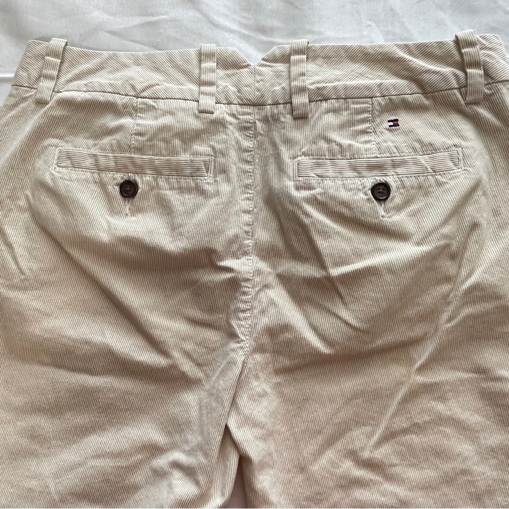 Tommy Hilfiger Bermuda Women's Light Beige Pinstripe Chino Shorts Size 8 - Picture 3 of 8